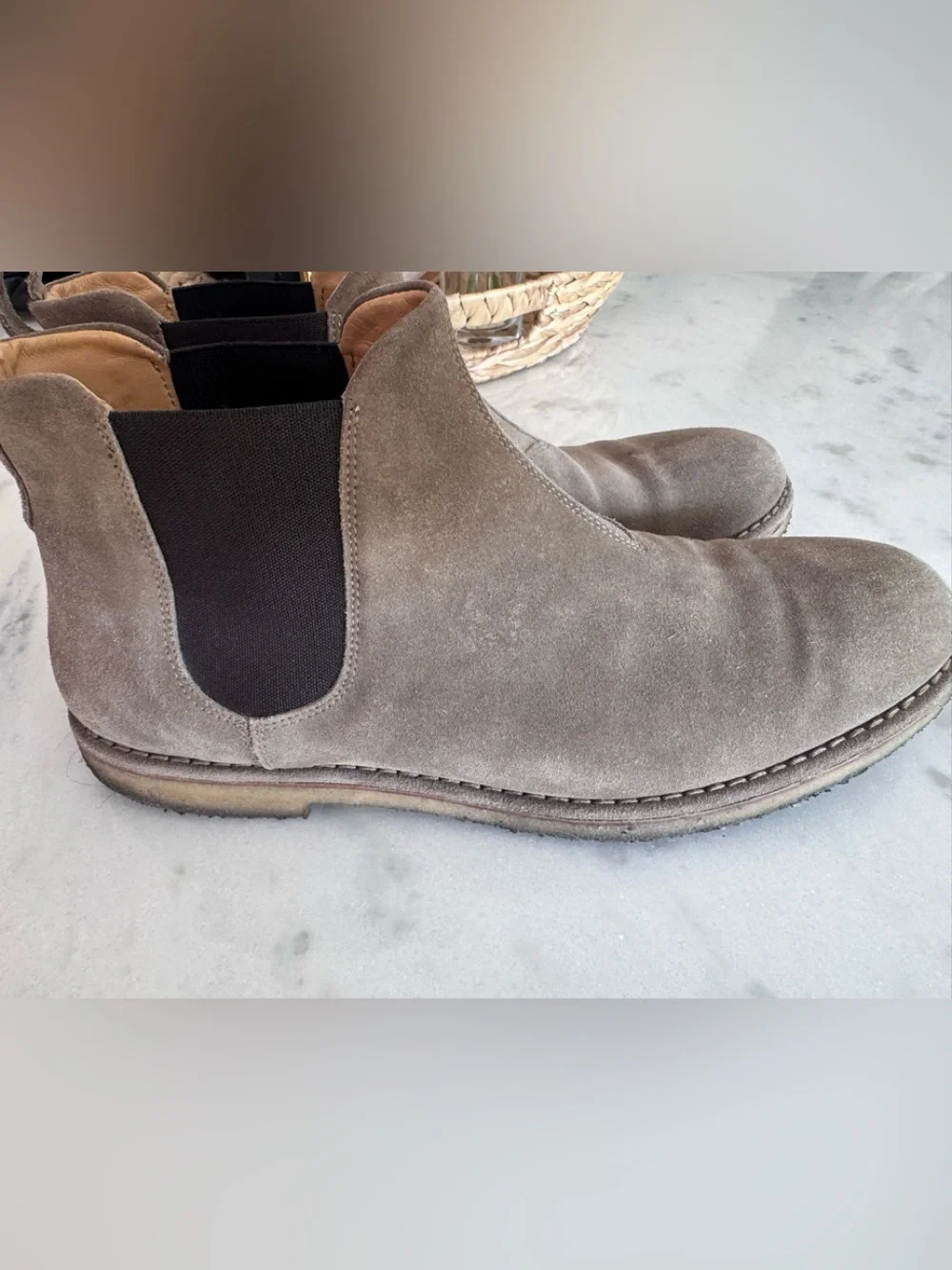 Vince Men's Chukka Boots in Taupe Suede with Black Elastic GUC size 11